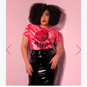 Vixen Micheline Pitt, IT tie-dye shirt